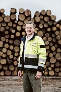 Bruce Uhler, miljöambassadör på Kährs, berättar om företagets hållbarhetsarbete under TMF:s årsmöte den 24 april. Foto Karl Nilsson